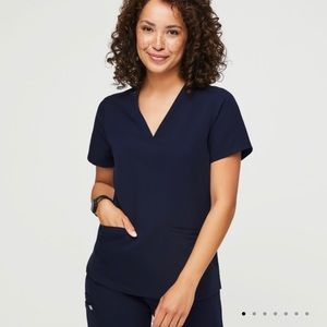 Casma three pocket scrub top navy